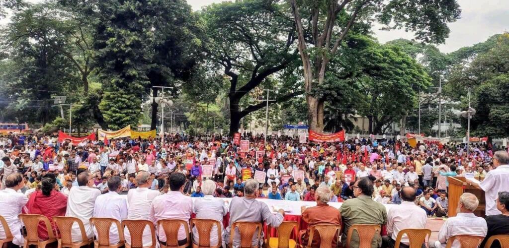 কেন্দ্রীয় শহীদ মিনারে সাম্রাজ্যবাদ ও যুদ্ধবিরোধী জোটের সমাবেশ